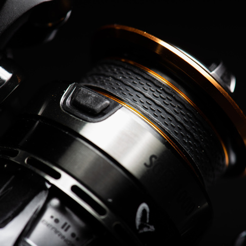 Savage Gear Kołowrotek SG8 1000 FD 10+1BB Savage Gear Kołowrotek SG8 1000 FD 10+1BB