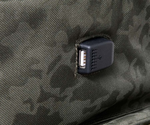 Carp Pro Diamond Ruckback 47 × 28 × 45 cm – plecak wędkarski z portem USB